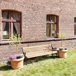 Am Roten Schloss Apartment *