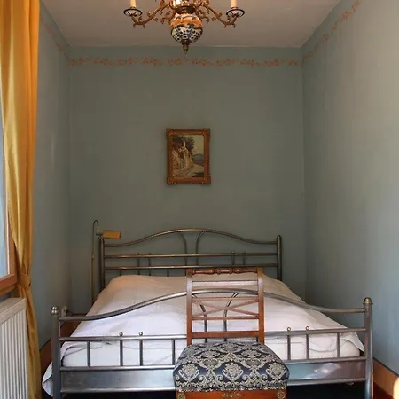 Am Roten Schloss * Glashutte (Brandenburg)